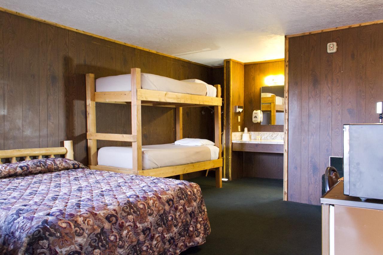 The Village Inn Motel & Restaurant Challis Экстерьер фото