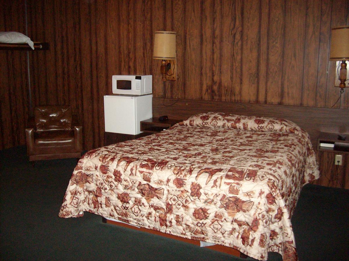 The Village Inn Motel & Restaurant Challis Экстерьер фото
